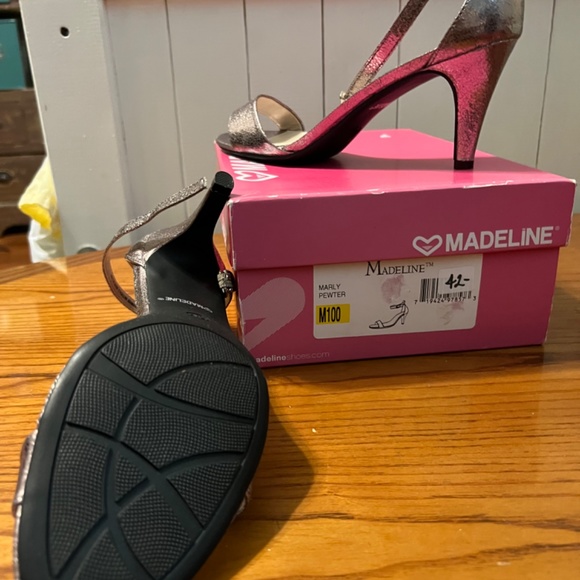Brand new in box Madeline Marley Pewter heels - Picture 2 of 2